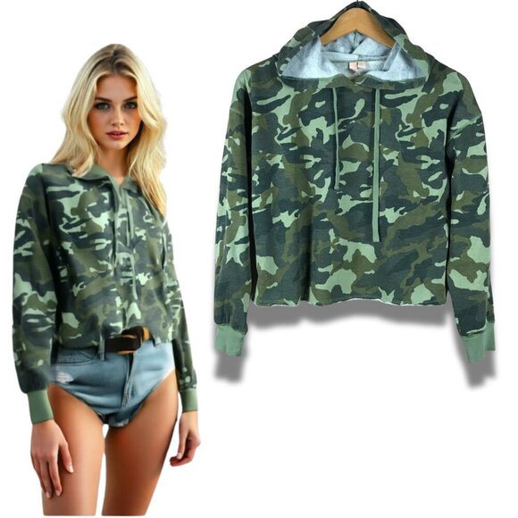 NEW Women's Cropped Green Camo Fleece Hoodie MEDIUM - Picture 1 of 7